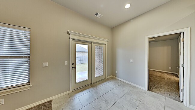 Building Photo - 4 Bedroom 2 Bathroom 2 Car Garage Home with Storm Shelter in East Edmond