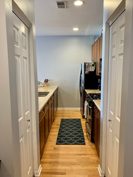 Kitchen - 2040 W Belmont Ave