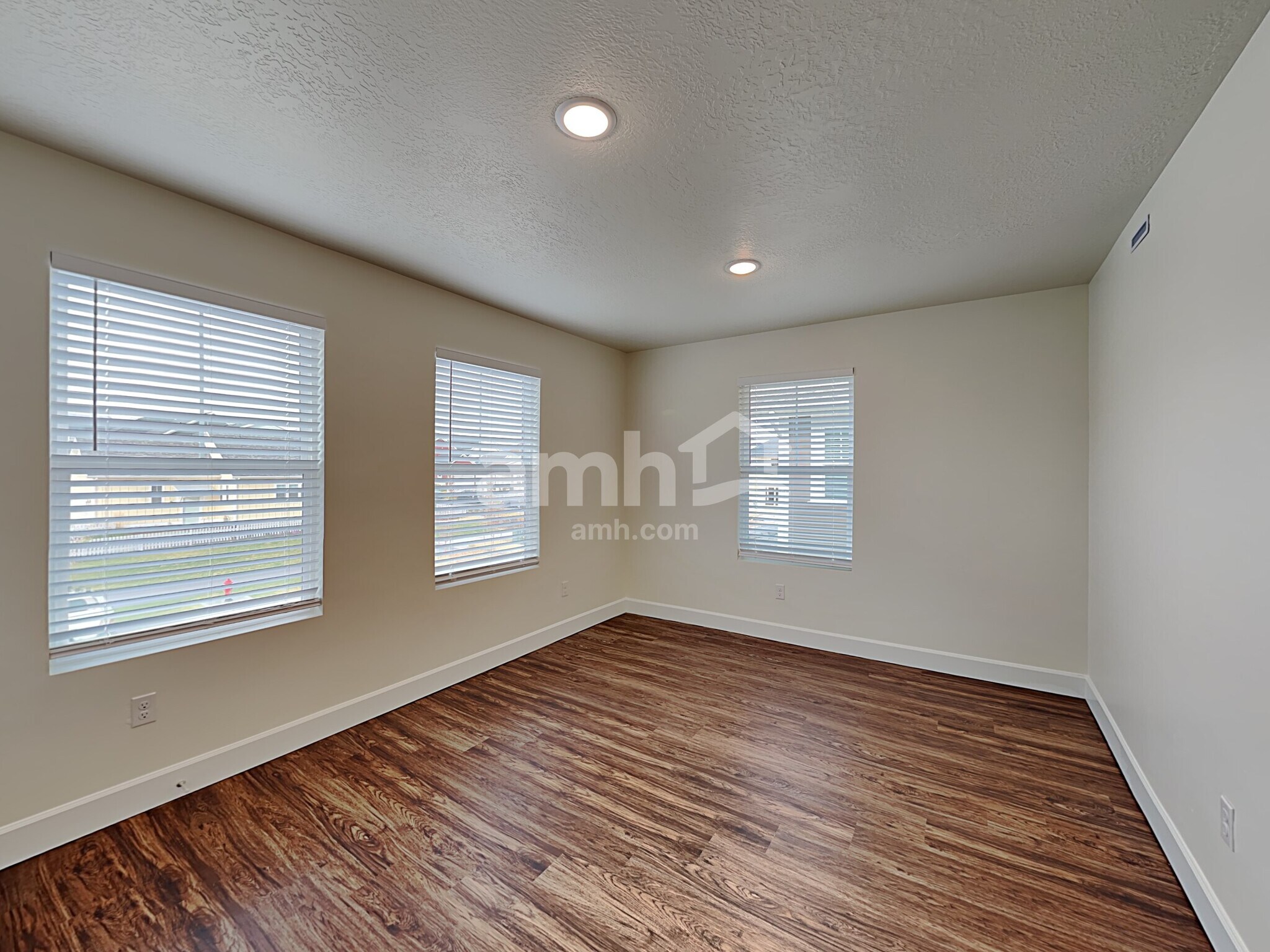 Building Photo - 11037 Kitty Hawk Rd