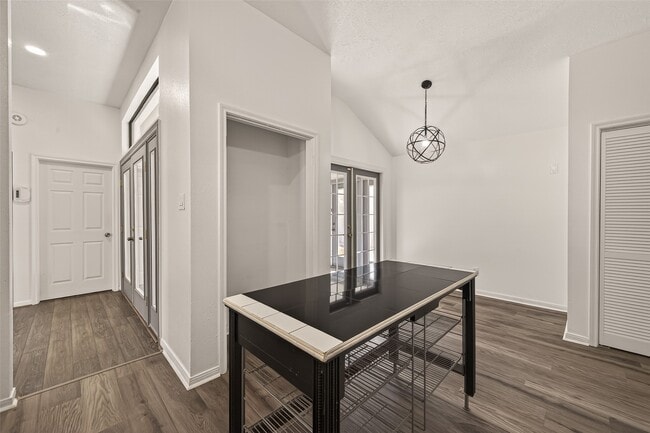 Building Photo - 3517 Denio Dr