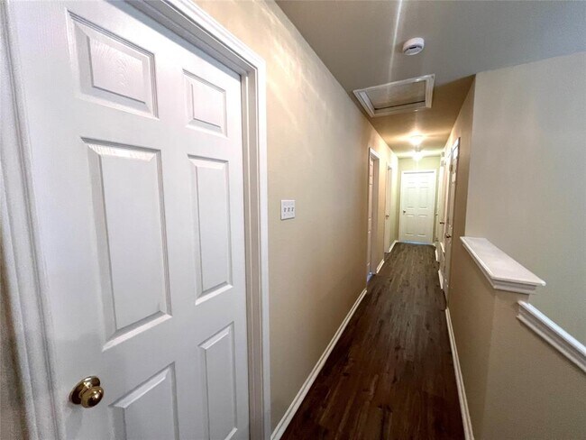 Building Photo - 2829 Deerfern Ln