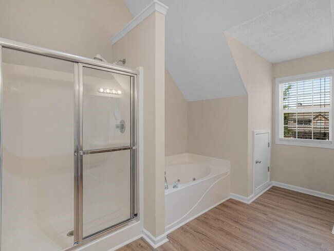 Building Photo - 362 Interlake