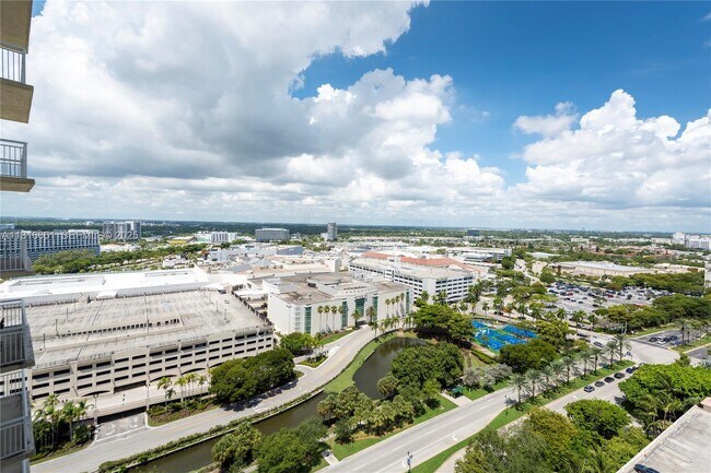 Building Photo - 19501 W Country Club Dr