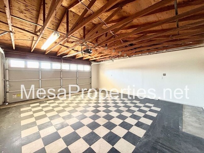 Building Photo - 7095 Lyons Ave