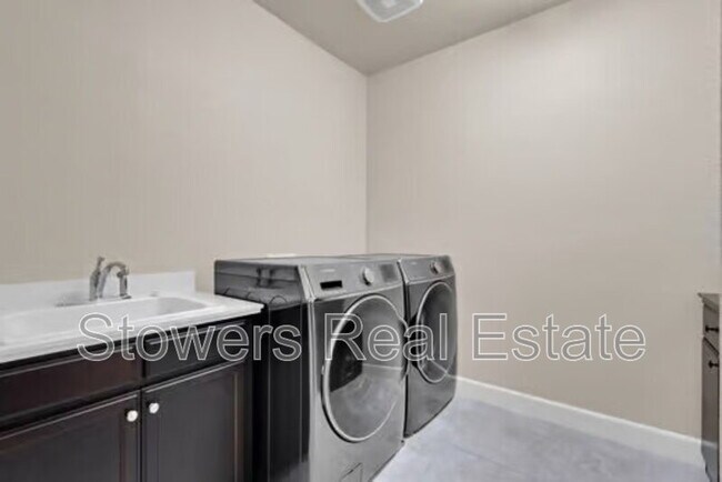 Building Photo - 521 N Miraloma Ct