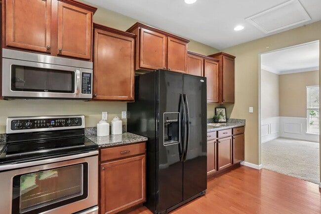 Building Photo - Executive Lease Opportunity - 4 Bed 3 Bath