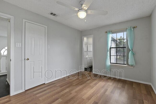 Building Photo - 2416 Brookhaven Dr