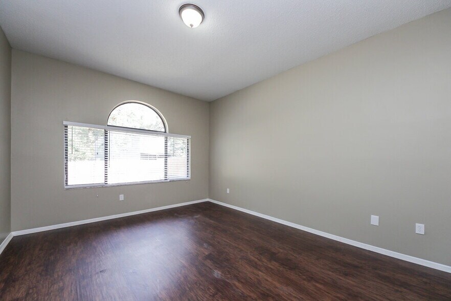 Building Photo - 634 Arbukle Ct