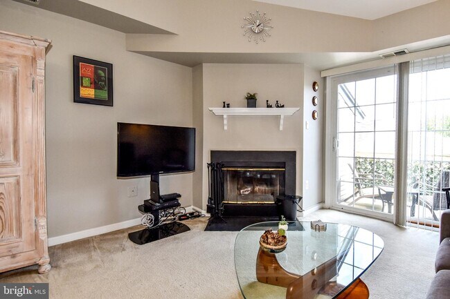 Building Photo - 6905 Victoria Dr