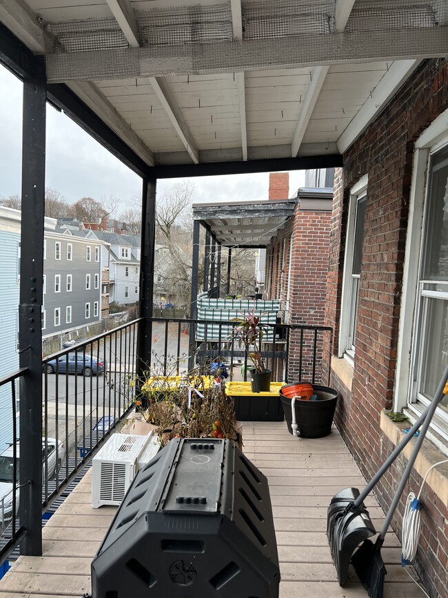 Building Photo - 10 Hyde Park Ave