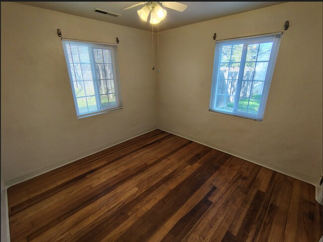 Building Photo - elvecino 7/35/10 - C