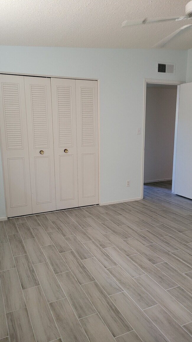 Building Photo - Freshly painted 3/2 house for rent near Cactus and SR51-MM