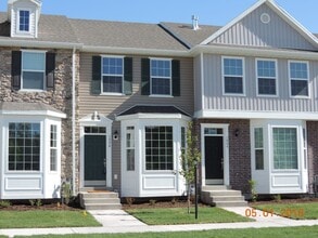 Building Photo - 1006 W 500 S