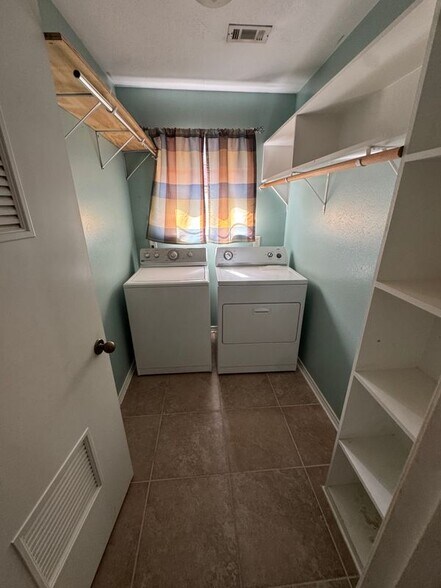 Building Photo - 1216 Mullins Ct