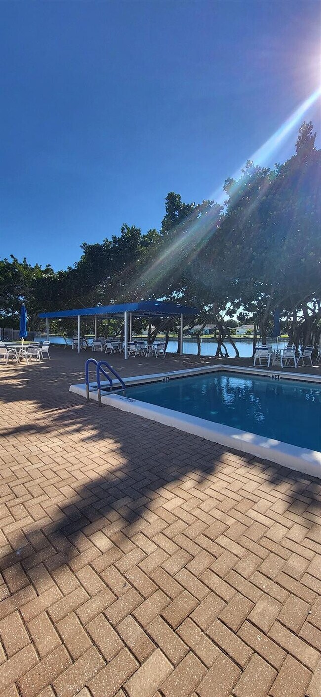 Building Photo - 9070 Lime Bay Blvd