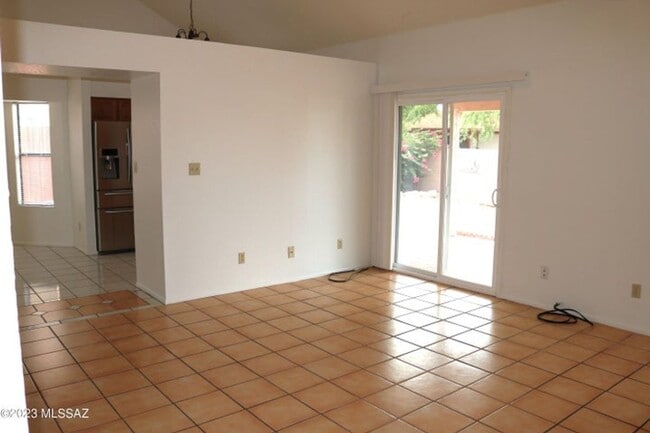 Building Photo - Nestled in a convenient NW neighborhood