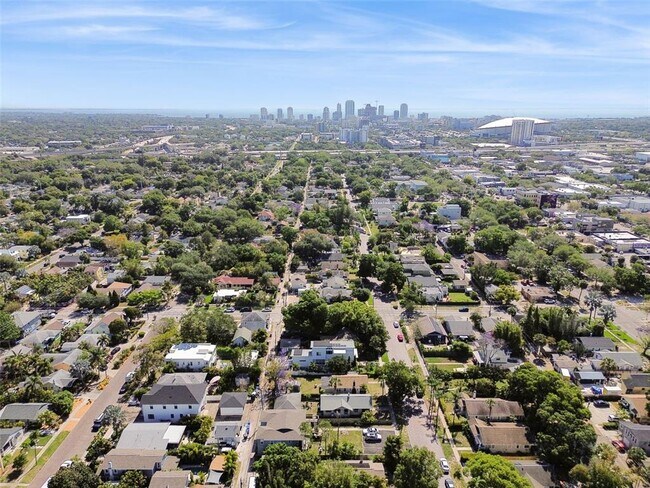 Building Photo - 2445 2nd Ave N