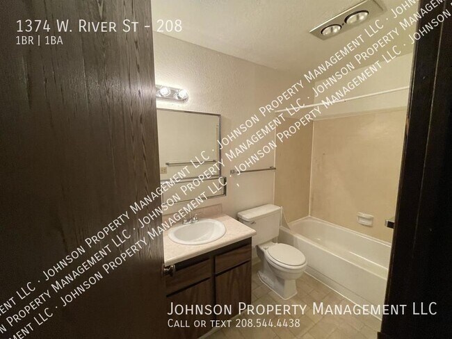 Building Photo - 1374 W River St