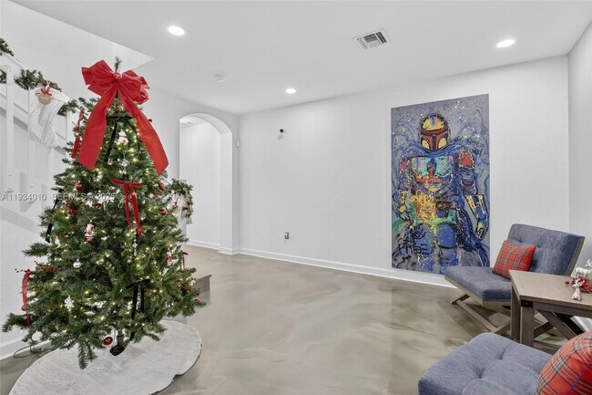 Building Photo - 12140 Village Pl