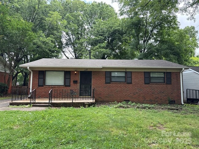 Primary Photo - 1105 Interurban Ave