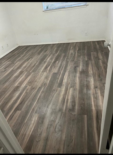 Building Photo - 215 Sprucewood Ln