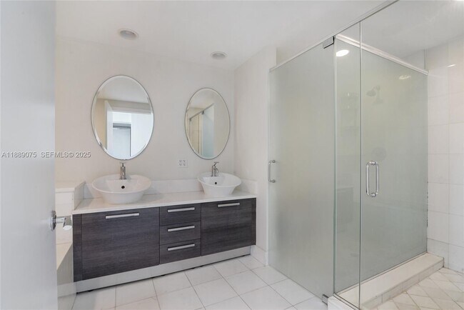 Building Photo - 2950 NE 188th St