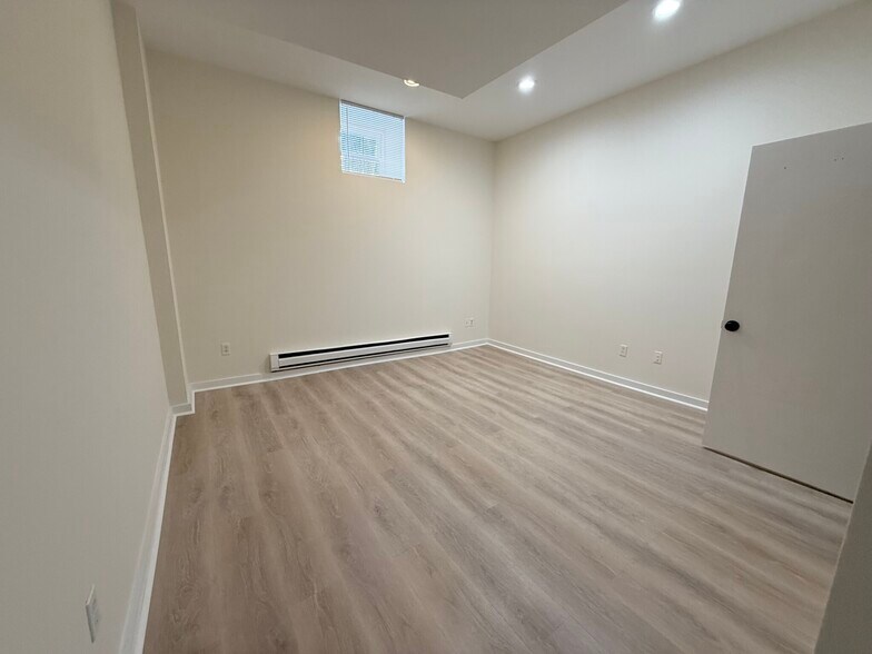 Building Photo - 452 Park Dr