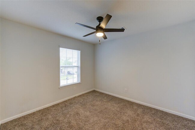 Building Photo - 18503 Fair Grange Ln