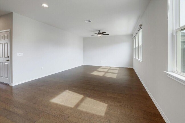 Building Photo - 15801 Crissom Ln