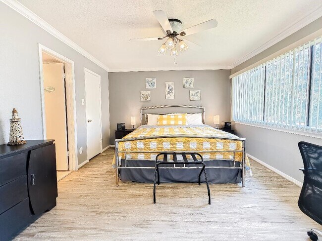 Building Photo - 12100 Melville Dr