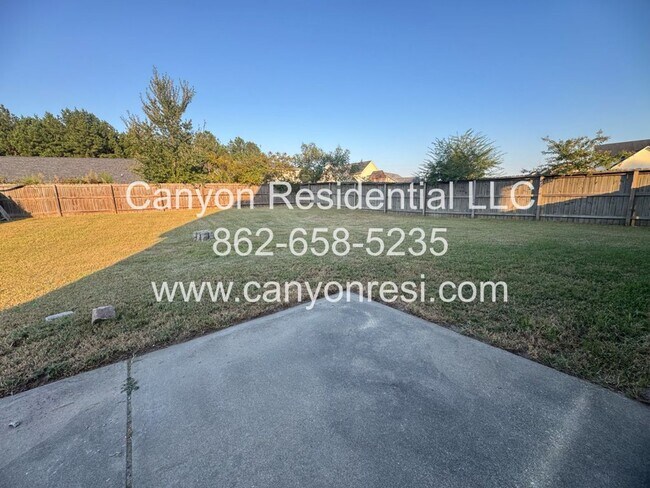 Building Photo - Spacious 3-Bedroom Home for Rent in Raeford