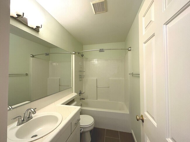 Building Photo - 3Bd/2.5Ba Kirkland House