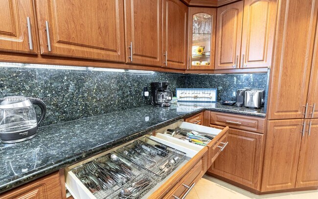 Building Photo - 3255 NE 184th St