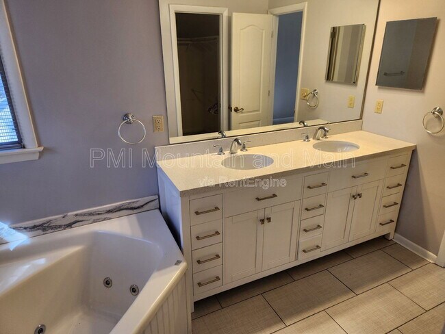 Building Photo - 4000 Laurel Park Hwy