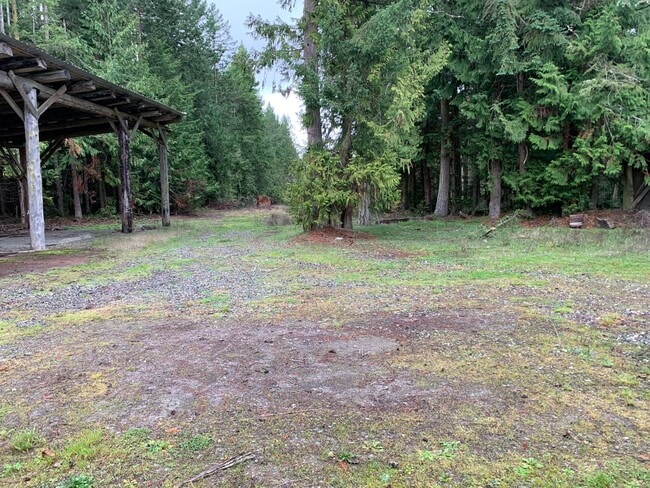 Building Photo - **Daisey King **