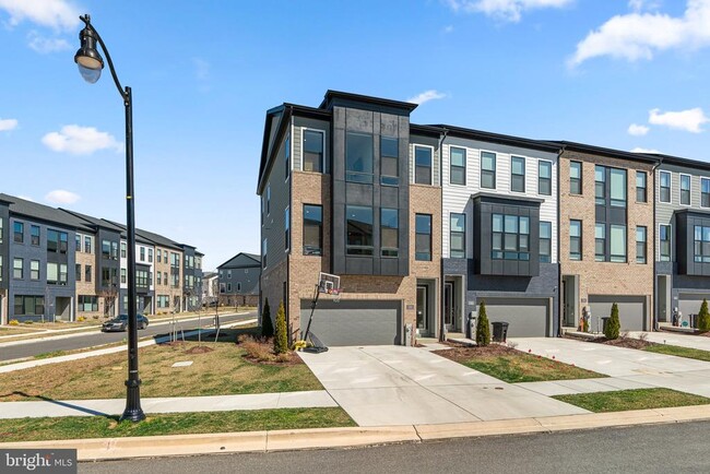 Building Photo - 720 Glenn Lk Dr