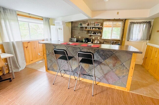 Building Photo - 11352 NE Fargo St