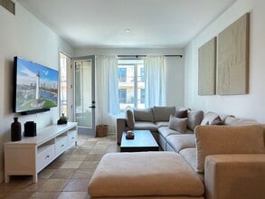 Building Photo - 150 The Promenade N