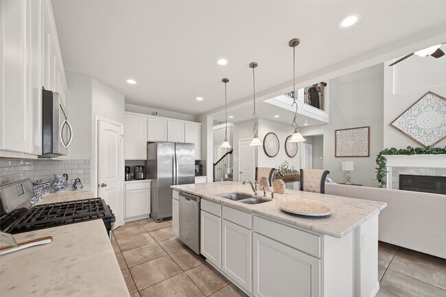 Building Photo - 3723 Lake Varano Cir