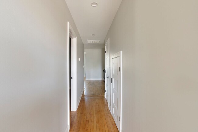 Building Photo - 1648 N Rockwell St
