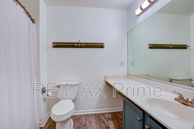 Building Photo - 320 Garcia Dr