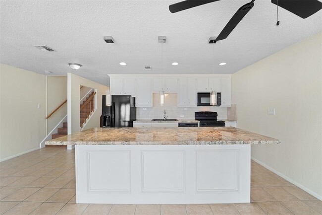 Building Photo - 8416 Seawall Blvd
