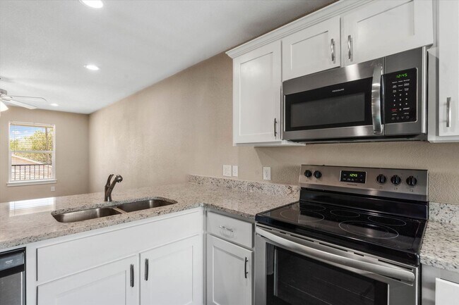 Building Photo - 1406 Courtney Pl