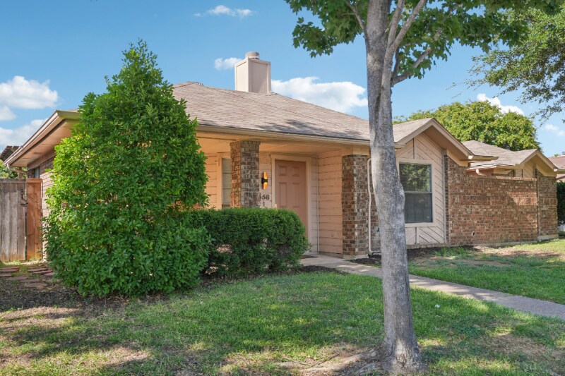 Building Photo - 558 Lee Dr