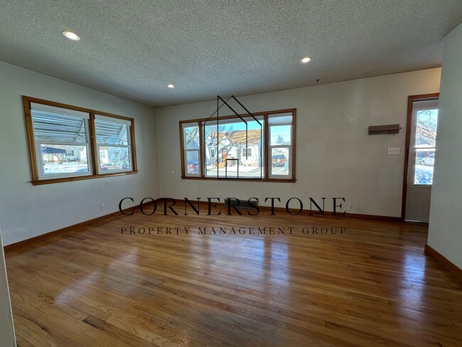 Building Photo - Well taken care of 2 bedroom $1095