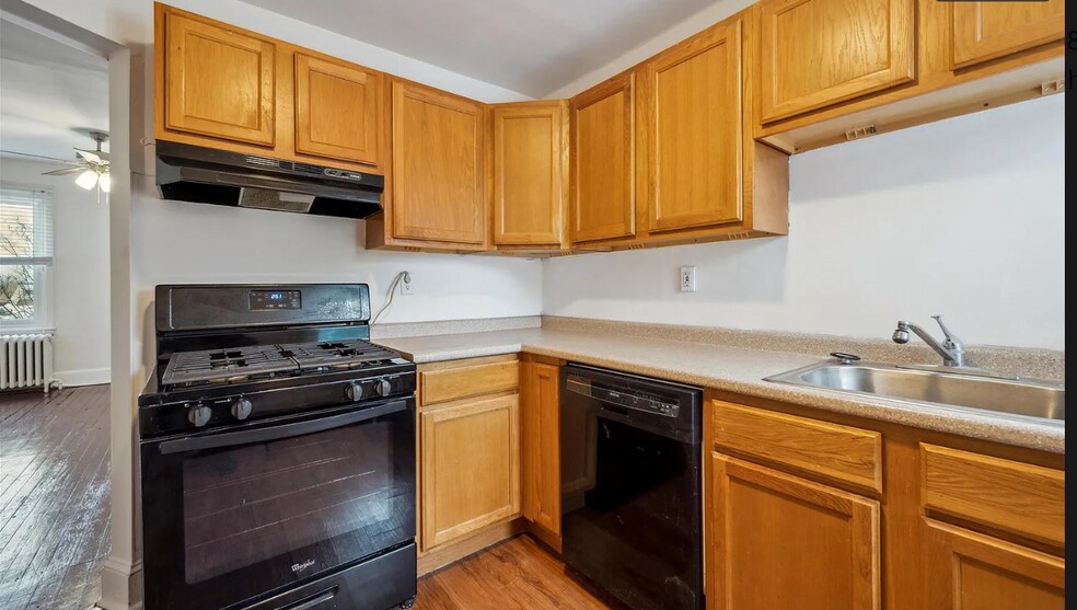 Building Photo - 885 N 27th St