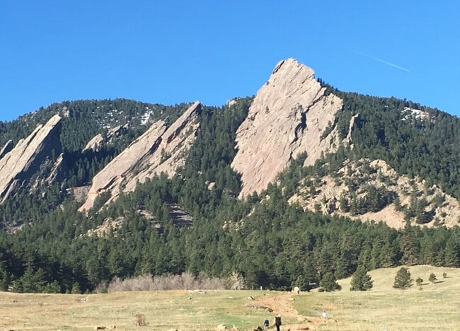 Flatirons - 3401 Arapahoe Ave