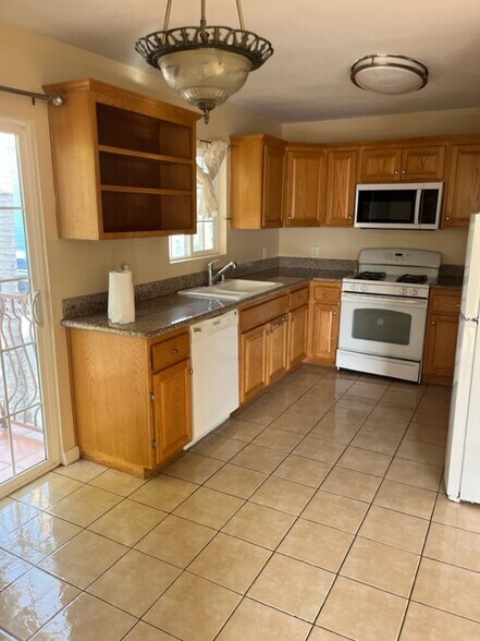 Building Photo - 10934 Hesby St