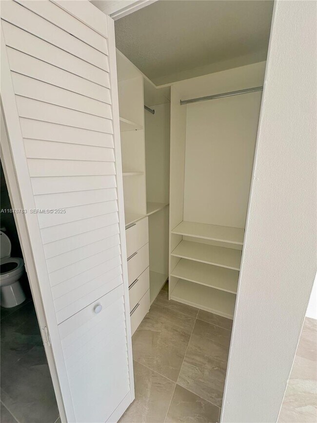 Building Photo - 16546 NE 26th Ave