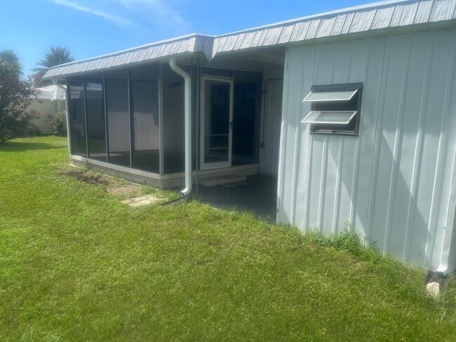 Building Photo - 7100 Ulmerton Rd